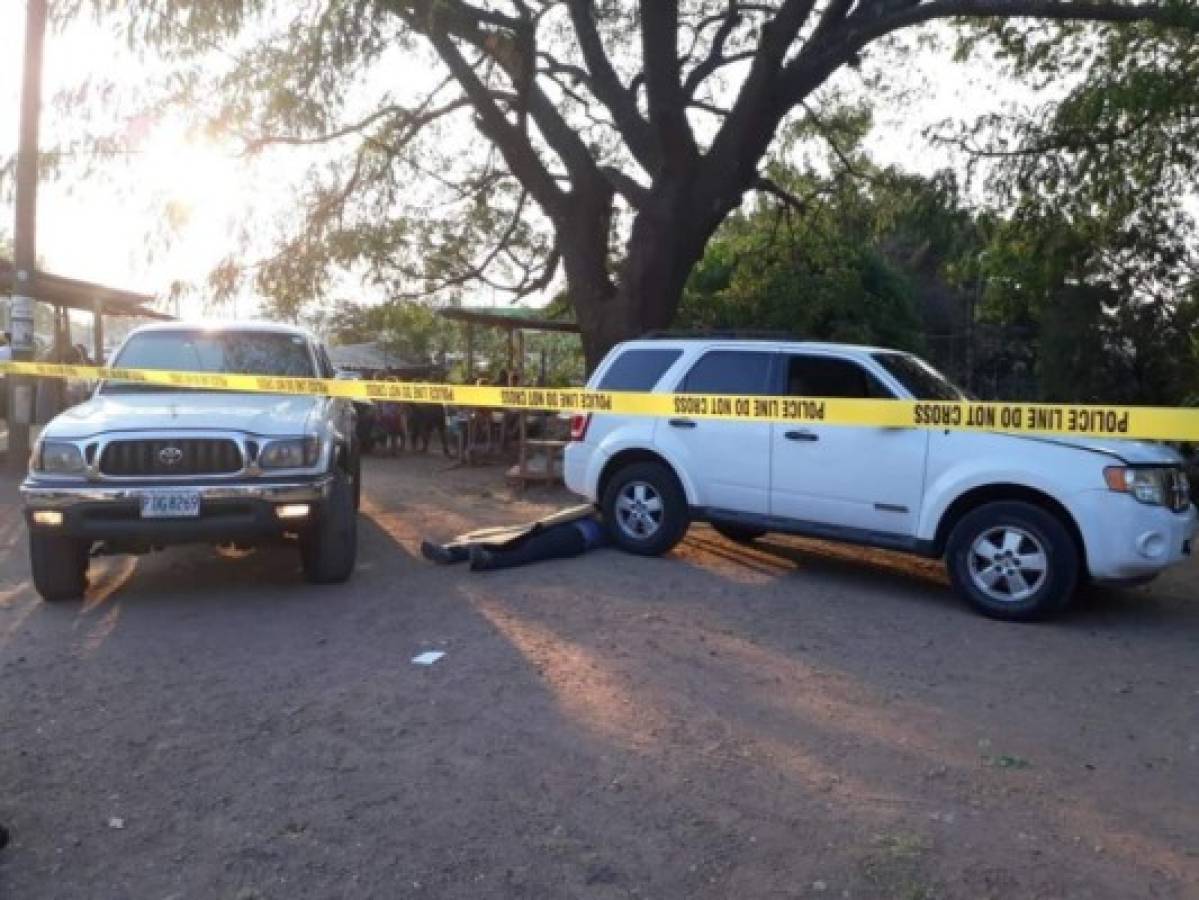 Matan a abogado mientras reparaba su carro en la colonia Kennedy de Tegucigalpa