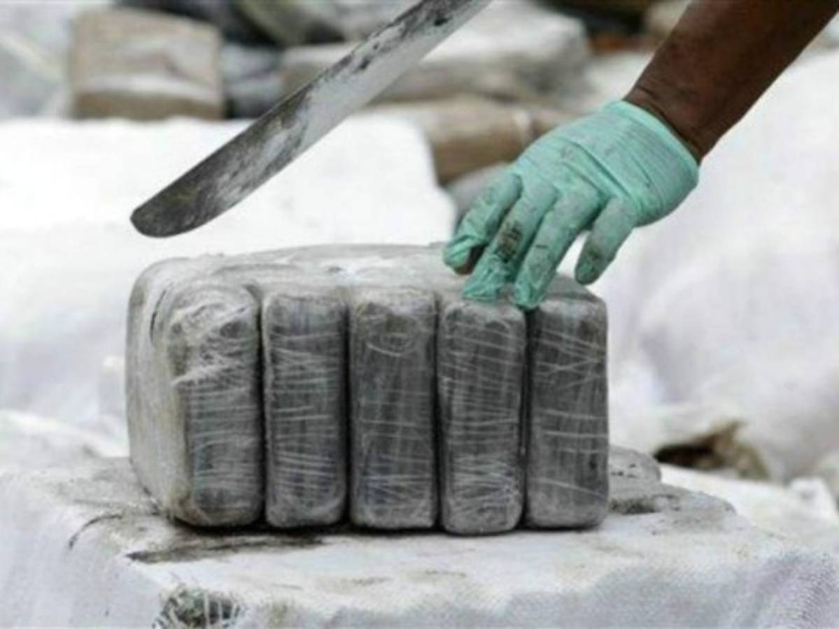 El Salvador decomisa 600 kilos de cocaína en lancha tripulada por ecuatorianos