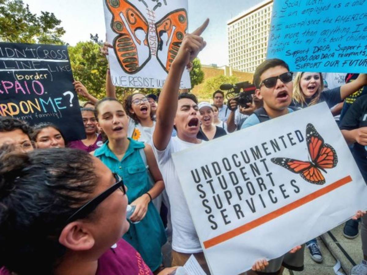 Estados Unidos ordenó aceptar renovaciones de DACA atrasadas por fallo postal  