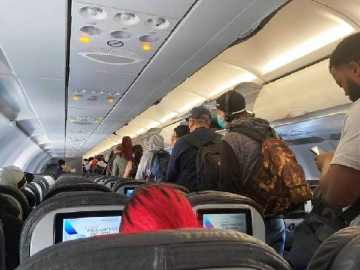 Un estudio 'tranquilizador' sobre riesgos de transmisión del coronavirus en el avión