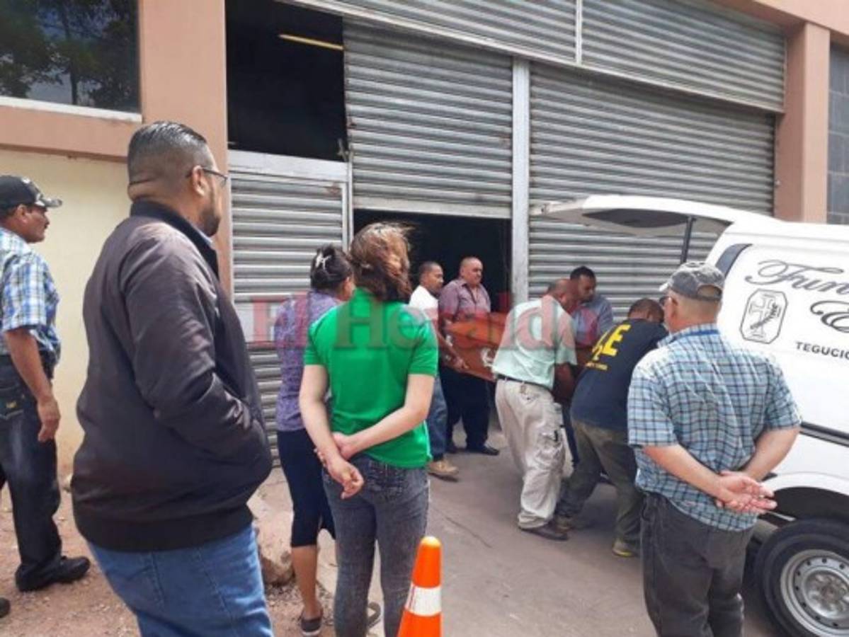 Matan a dos jóvenes mientras departían en el barrio San Isidro; familiares retiraron cadáveres