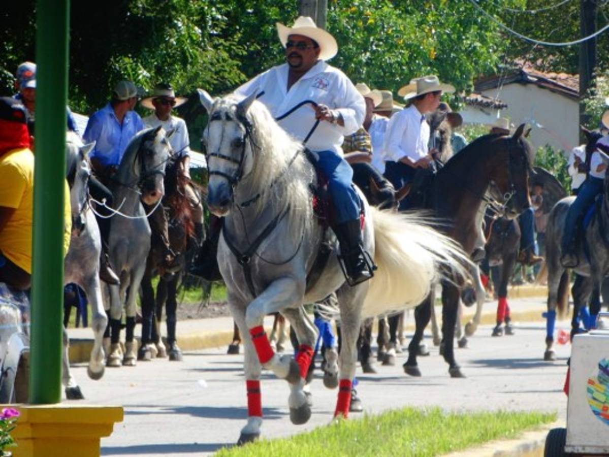 Sureños mantienen vivas antiguas tradiciones