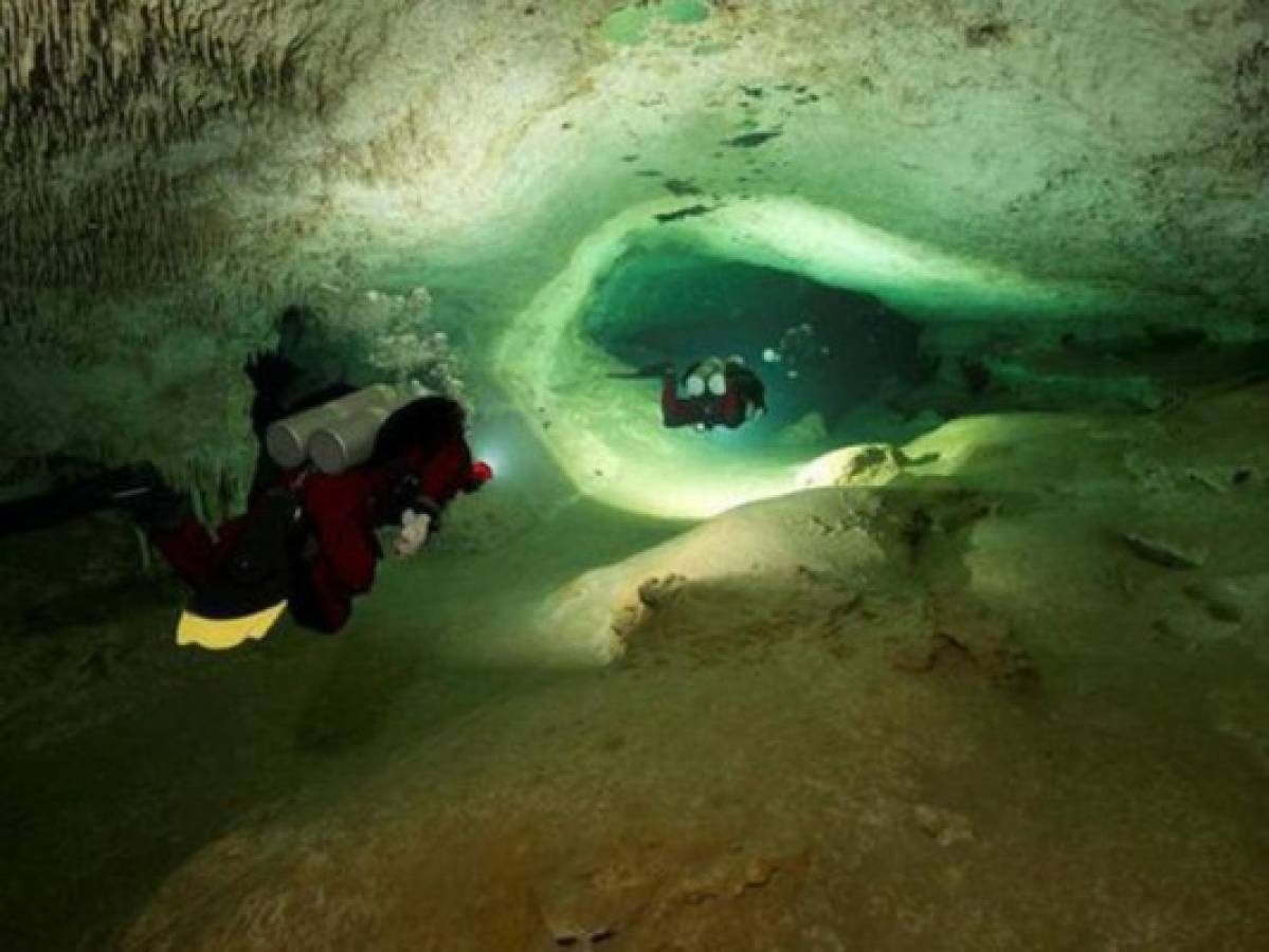 Hallan en México caverna inundada más grande del mundo