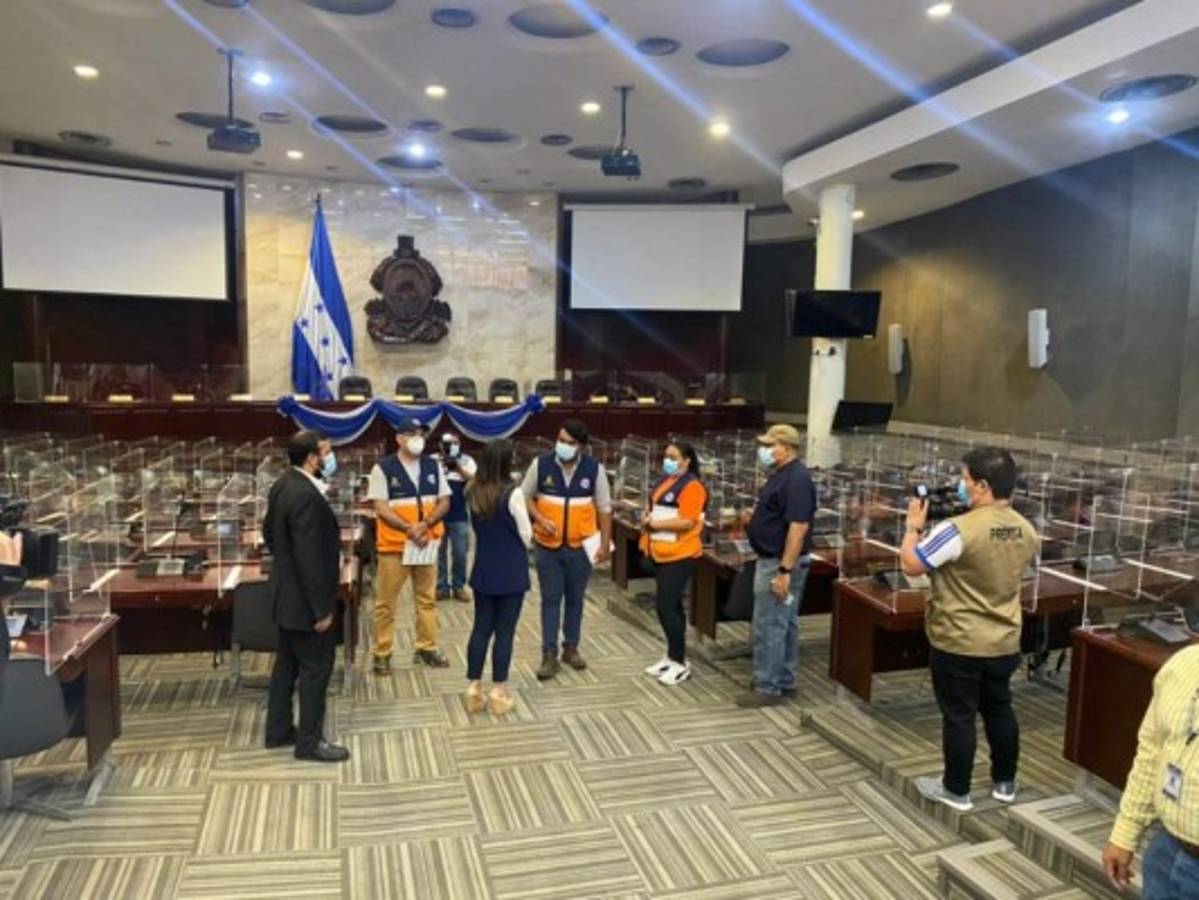 Sinager recomendó no volver a las sesiones; crearán comisión en el Congreso para vigilar normas y retornar