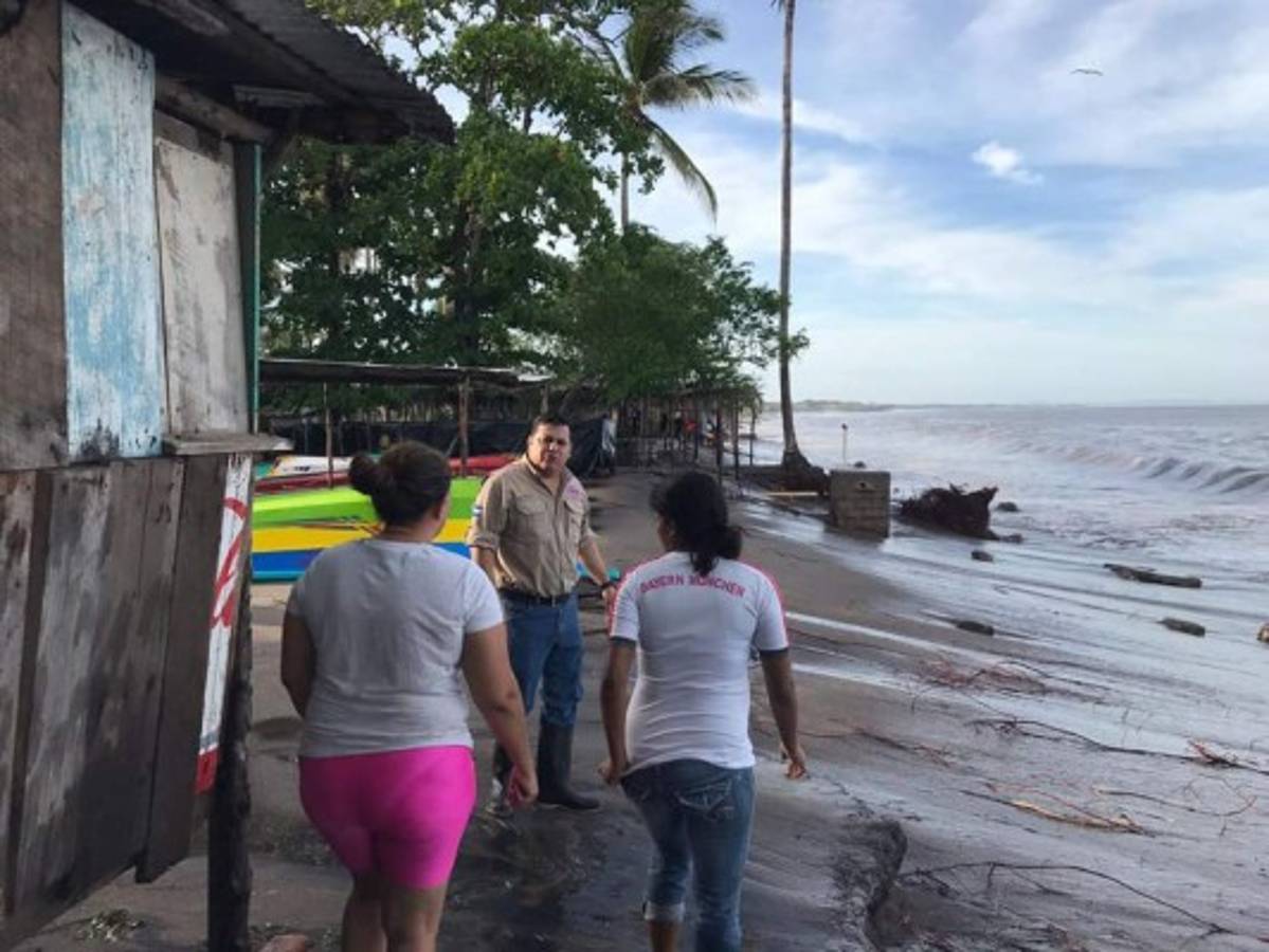 Marejadas dejan inundaciones y aguas estancadas en Cedeño