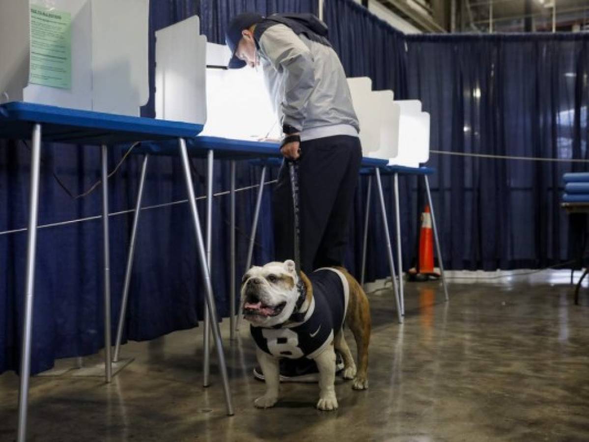 Cierran primeras mesas de votación en elecciones de medio mandato en Estados Unidos