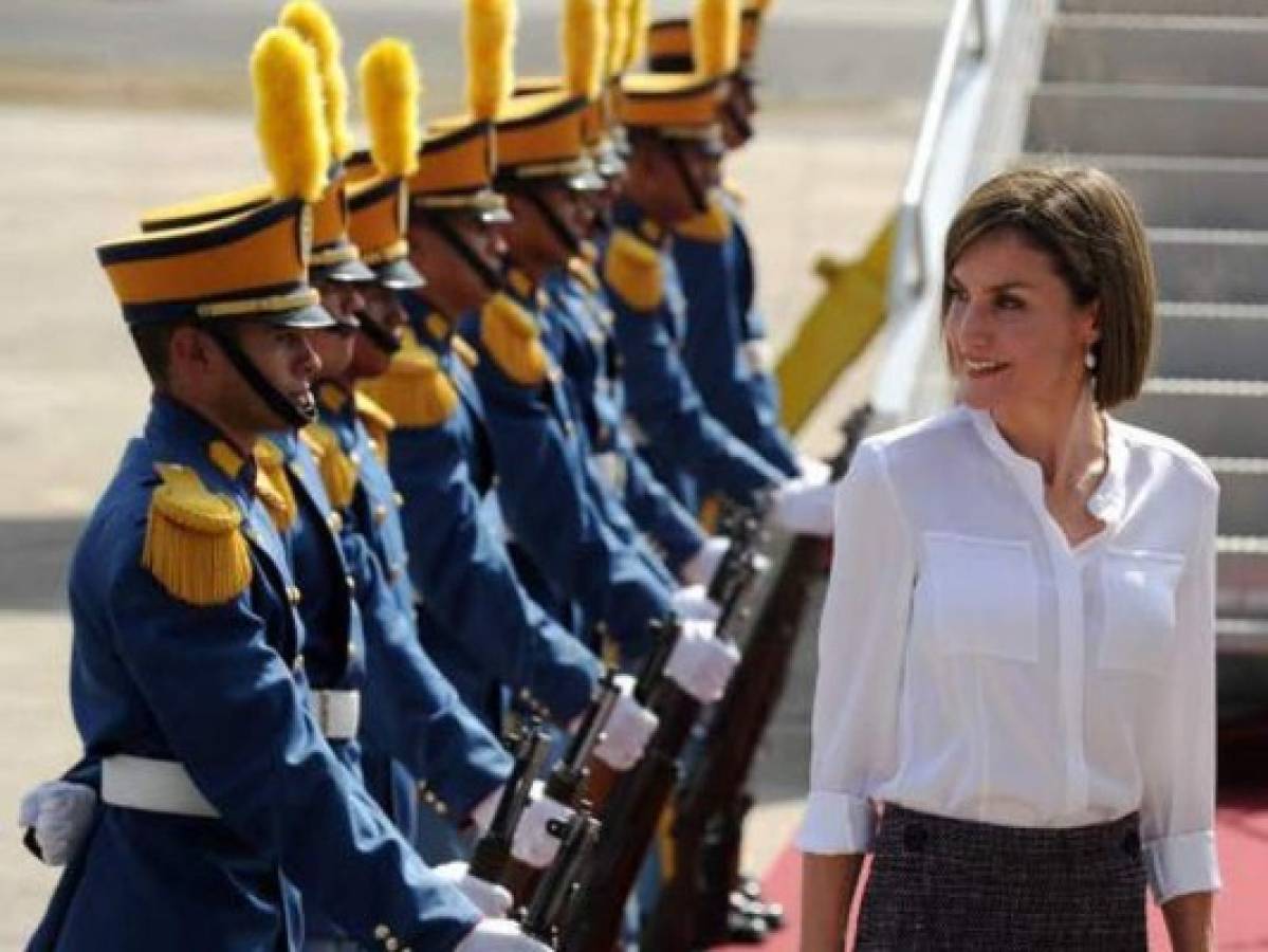 La reina Letizia de España llega a Honduras para entregar ayuda humanitaria