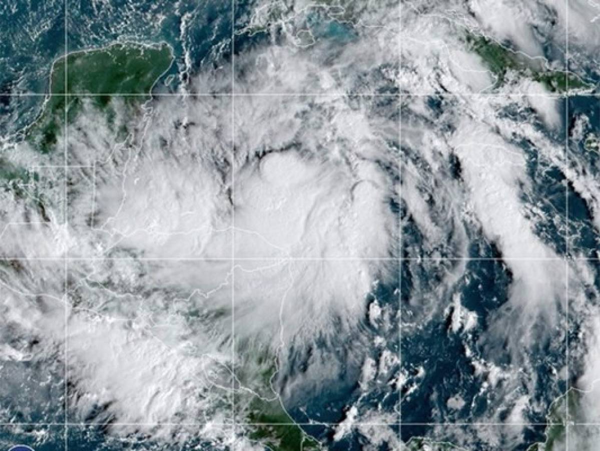 Trayectoria de tormenta Zeta representa riesgo de huracán para México