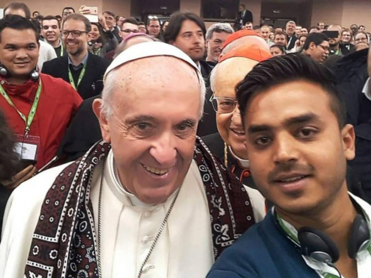 Selfie de paquistaní con el papa Francisco se vuelve viral