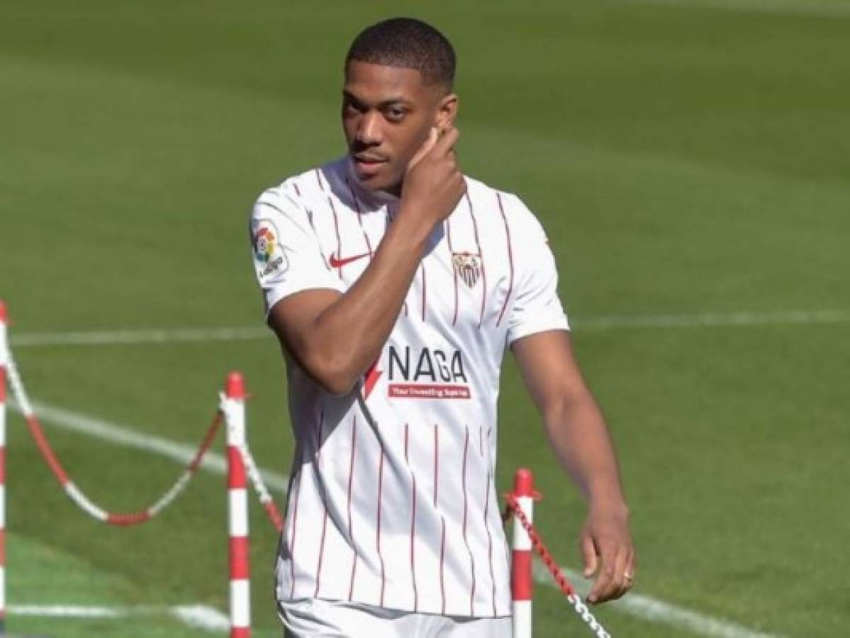 'Lo más importante es jugar', dice Martial en su presentación en Sevilla  