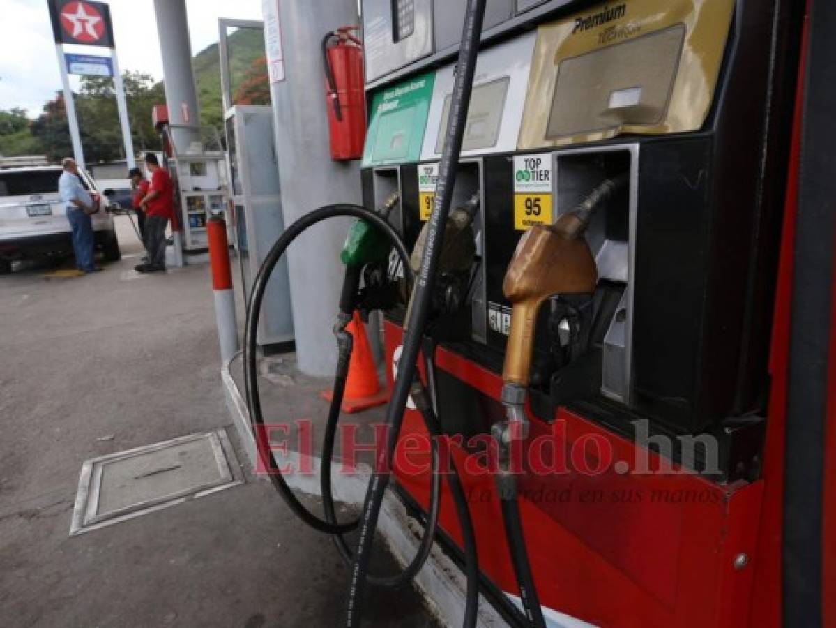 Leve variación registrarán los precios de los combustibles
