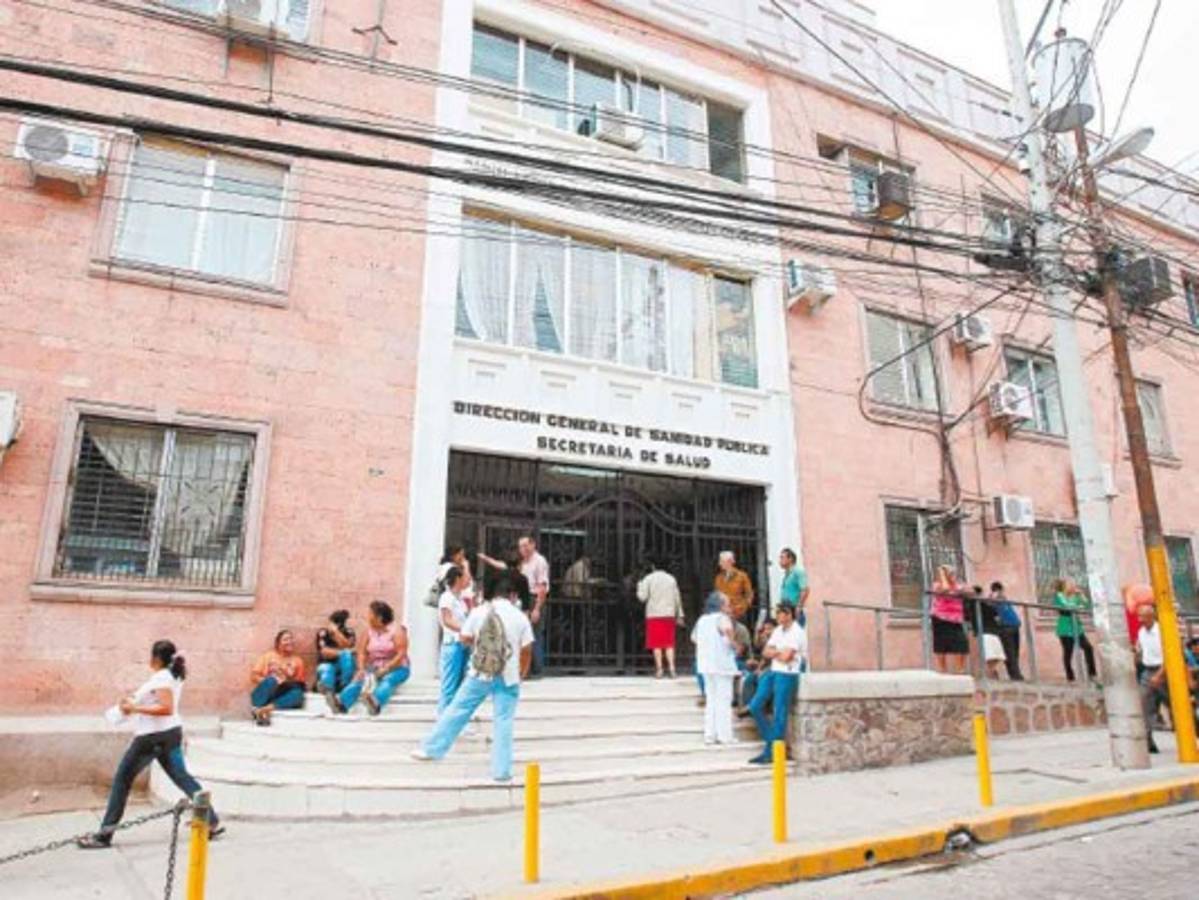 Secretaría de Salud favoreció con 88 millones a 'empresas de maletín”