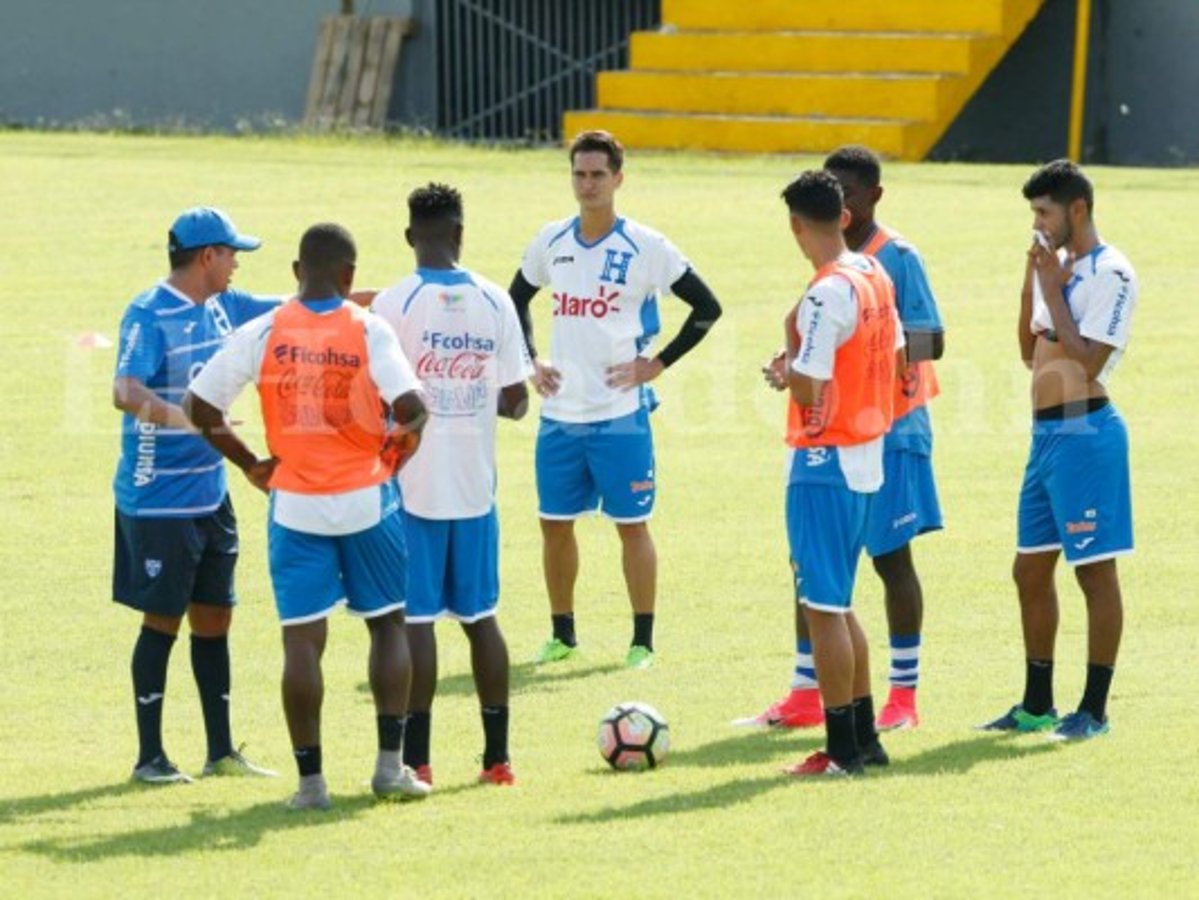 Beckeles y Romell Quioto son novedad en el entreno de la Selección Nacional de Honduras