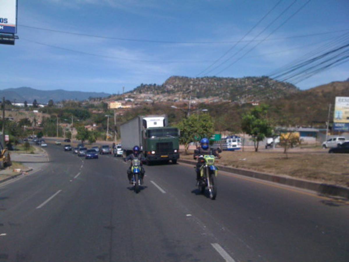Trasladan cuerpos de víctimas en incendio de penal hondureño a la Academia de Policía
