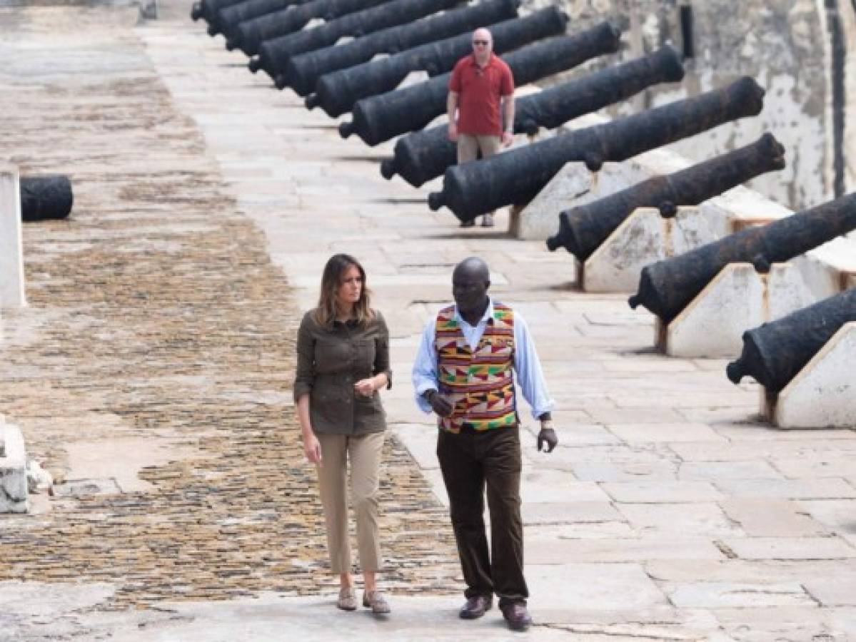Melania Trump visita un exfuerte esclavista en Ghana