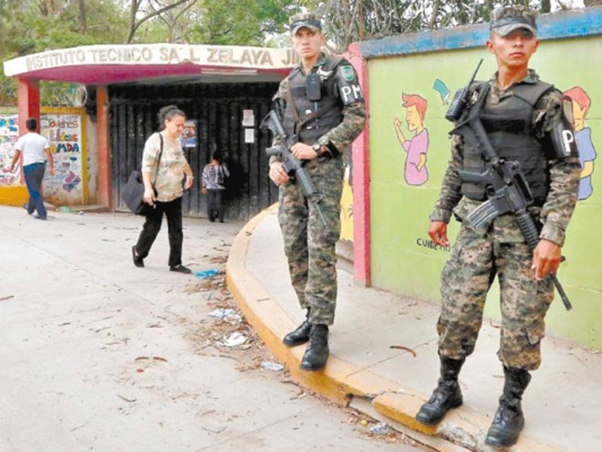 Refuerzan seguridad en colegios