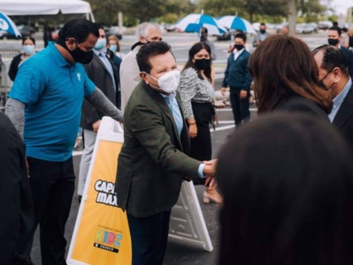 Pastor Guillermo Maldonado aparece en público tras anunciar su divorcio