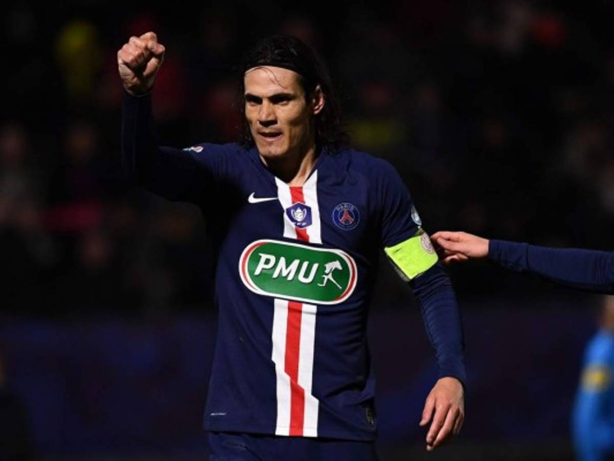 Cavani marca su gol 400 en doblete que da victoria al PSG  