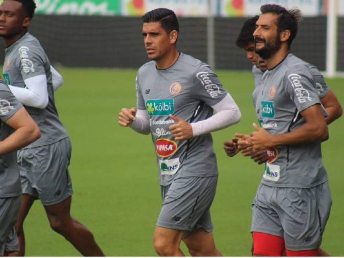 ¡Es un felino! Keylor Navas brilló en el entrenamiento de Costa Rica en el Morera Soto