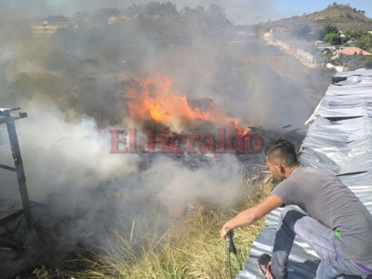 Incendio consume taller mecánico en anillo periférico de la capital de Honduras