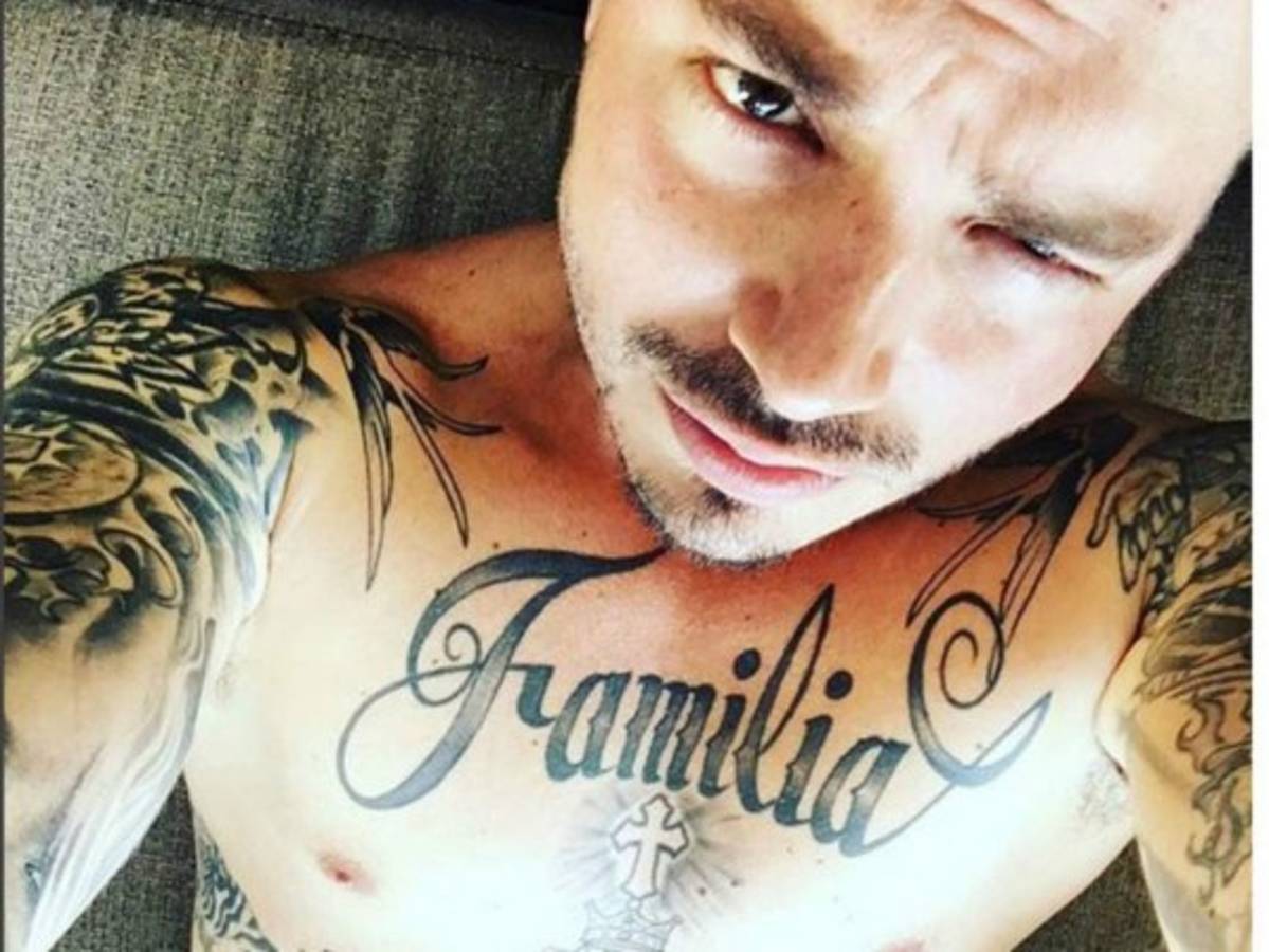 J Balvin dice adiós a sus tatuajes por su mamá