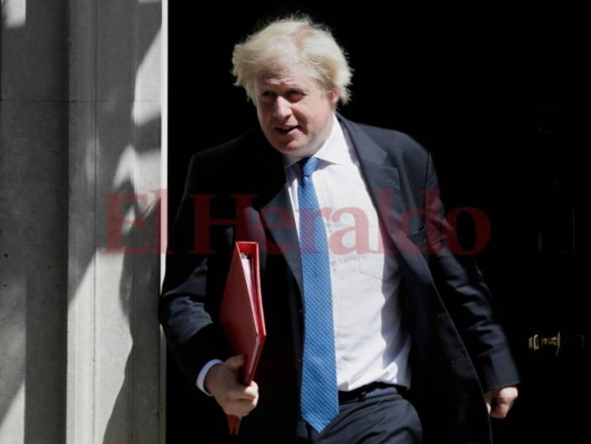 Ministro británico de exteriores renuncia por plan de Brexit