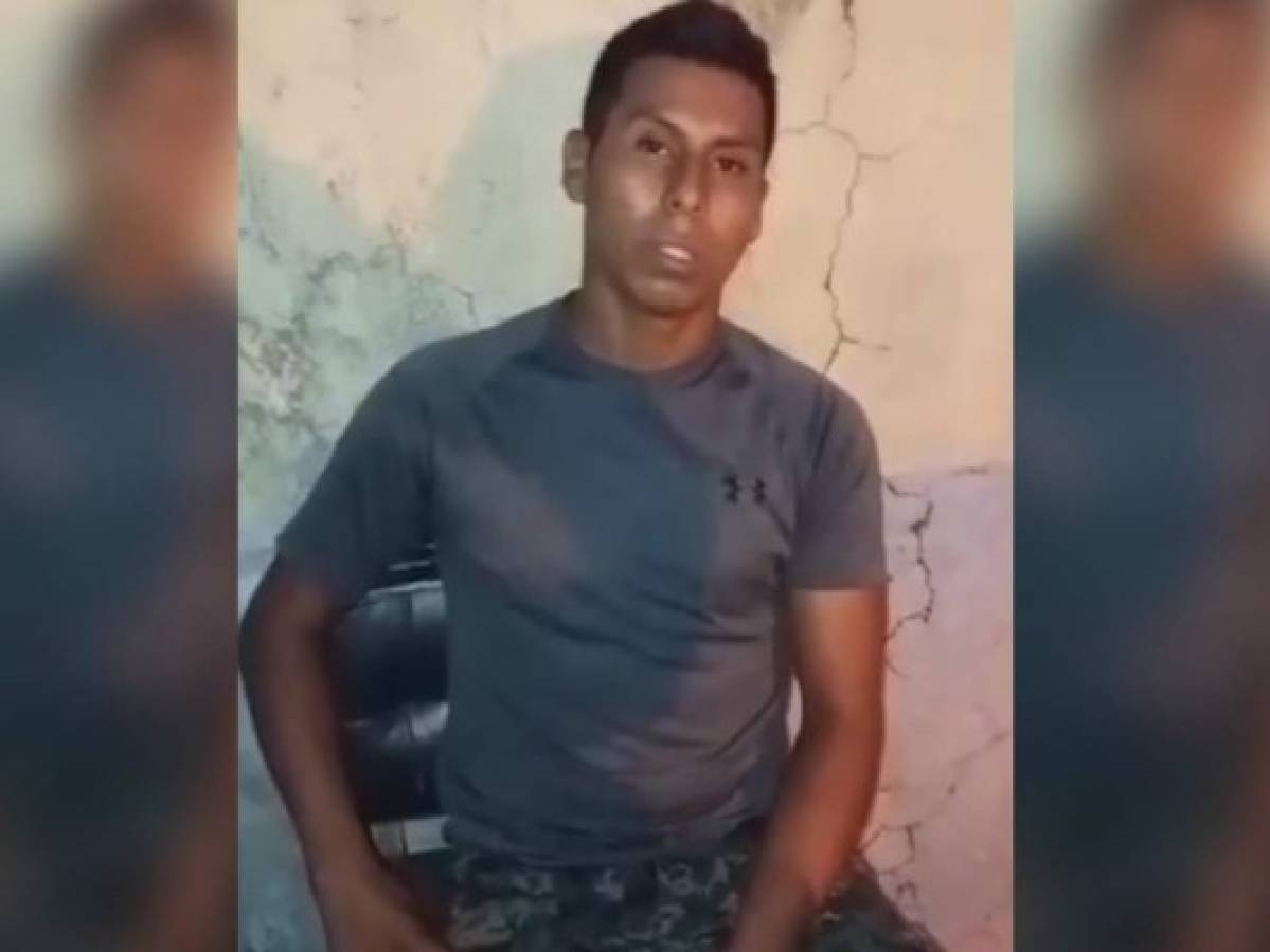 El joven compareció en otro video grabado por uno de los militares que lo detuvo.