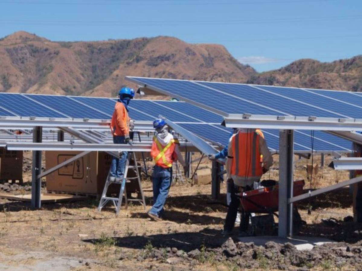 Precio de la energía bajaría si revisan los contratos vigentes