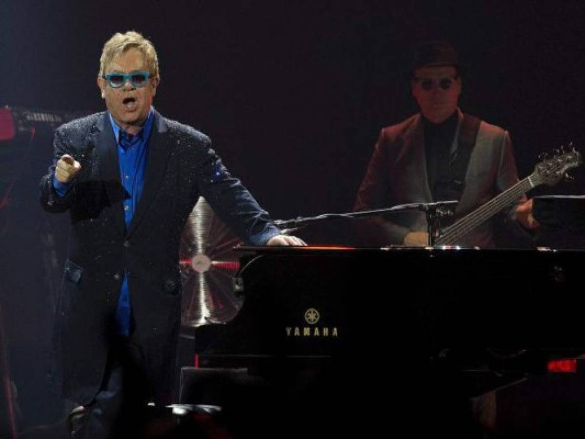 Elton John contrajo infección 'potencialmente mortal' tras gira en Sudamérica