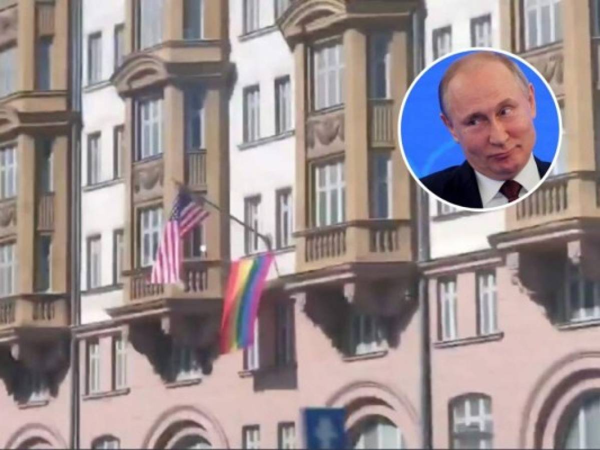Putin se burla de la bandera gay colgada en embajada de EEUU