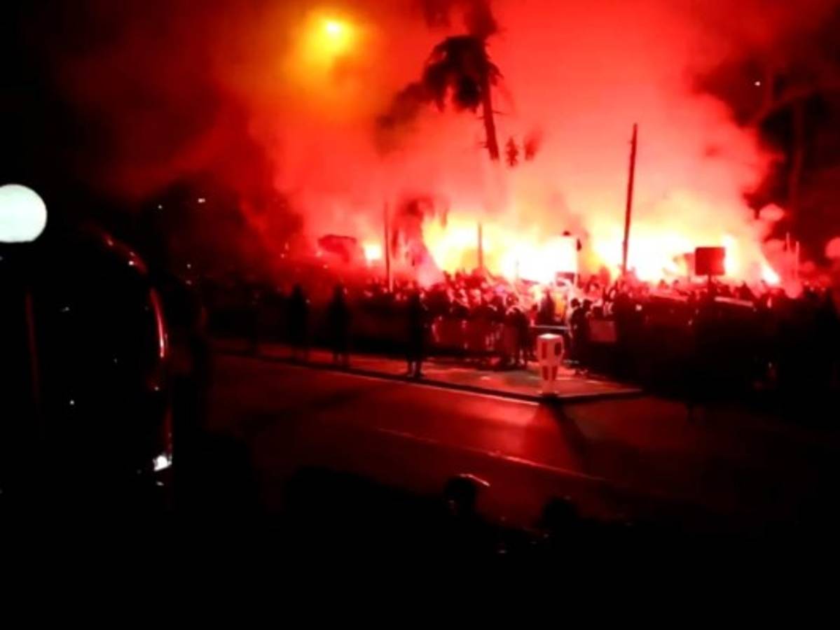 'Calurosa' bienvenida del Atlético de Madrid a los jugadores del Barcelona