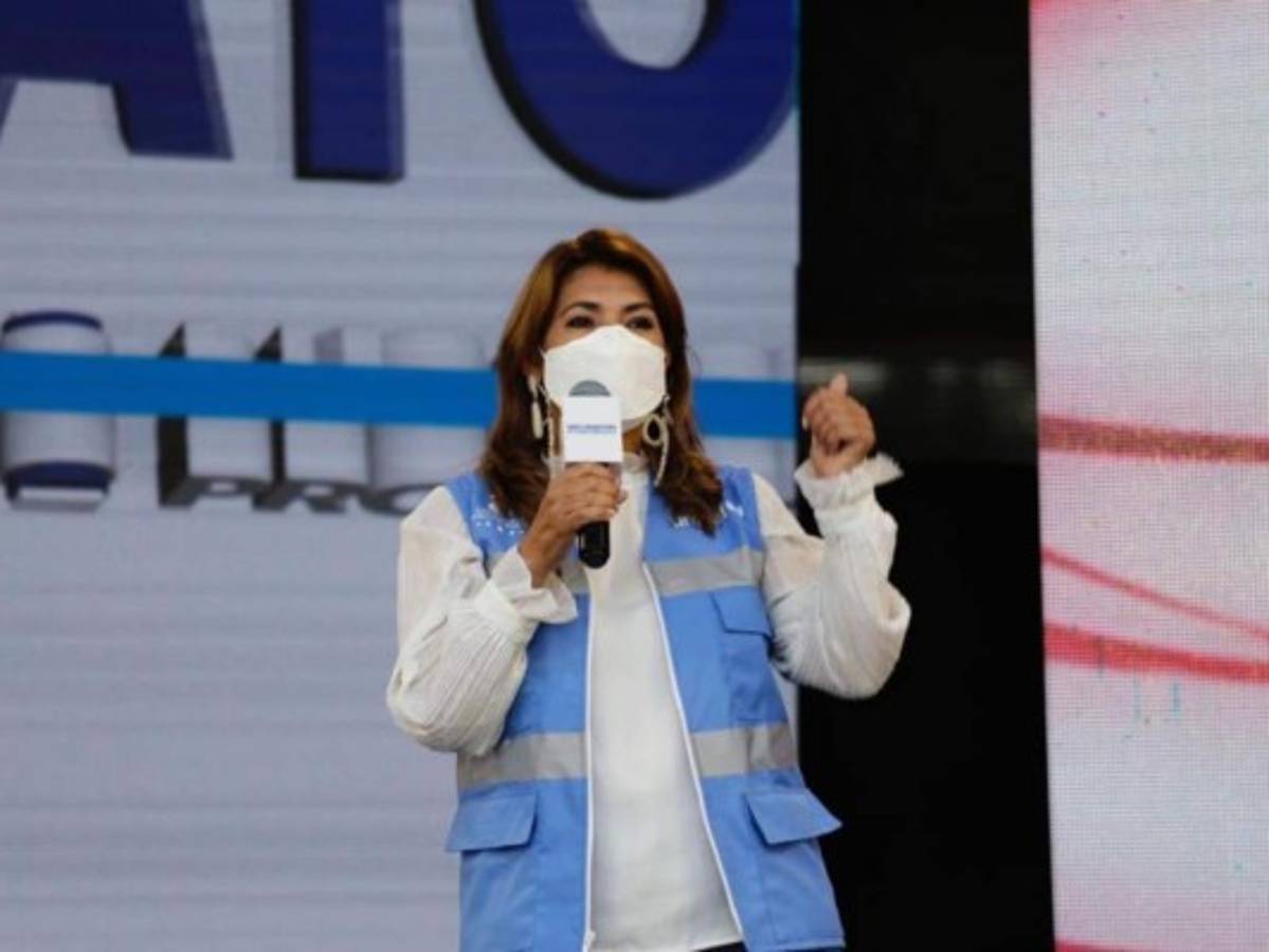 Ministra de Salud por saturación: 'La solución no es habilitar más camas, es la mascarilla”  