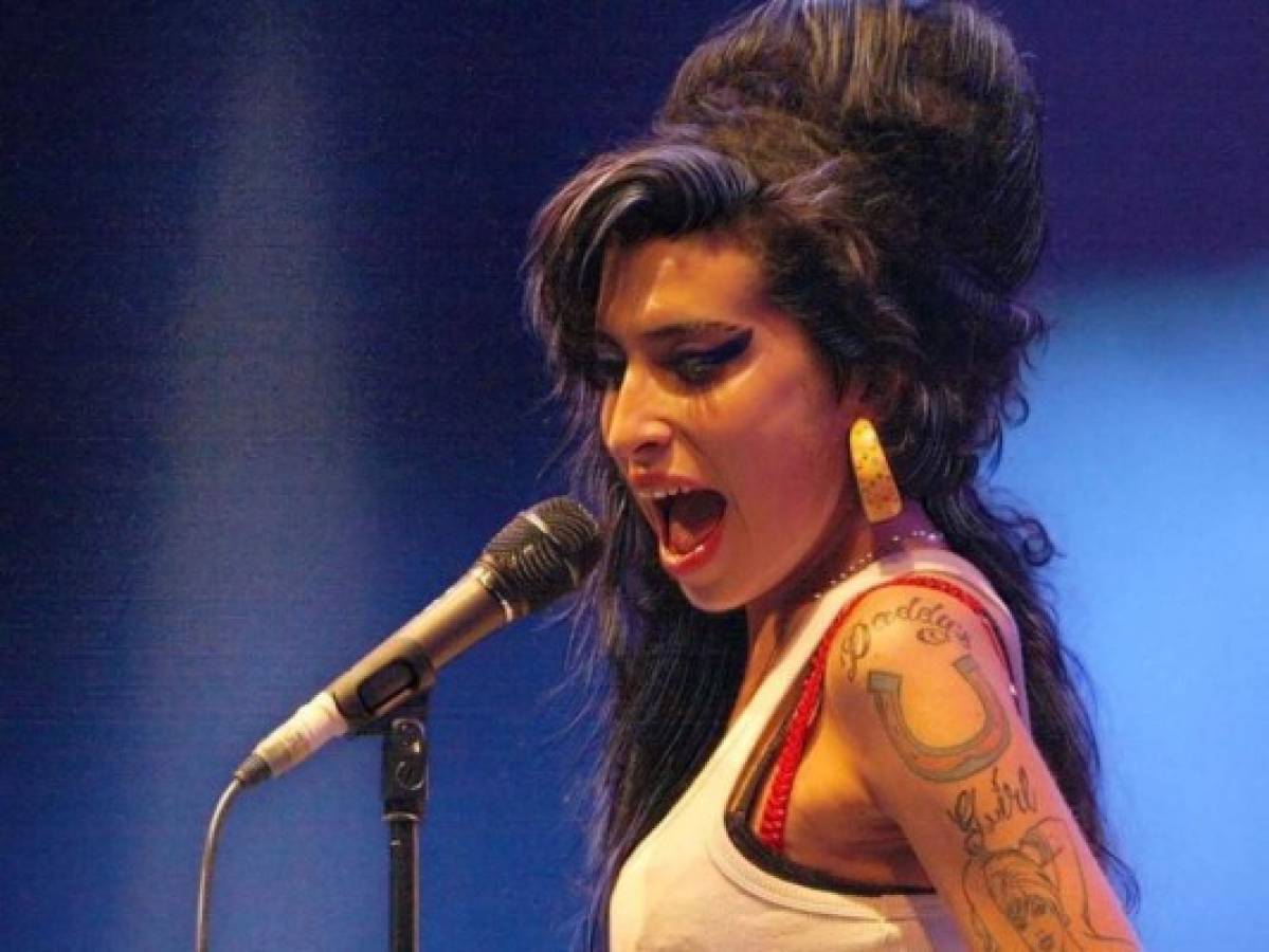 Amor, alcohol y drogas: la trágica vida de la fallecida Amy Winehouse