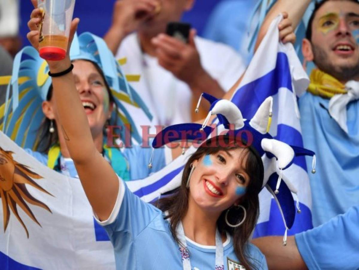 Uruguay golea a Rusia 3-0 y baja de la nube a los anfitriones