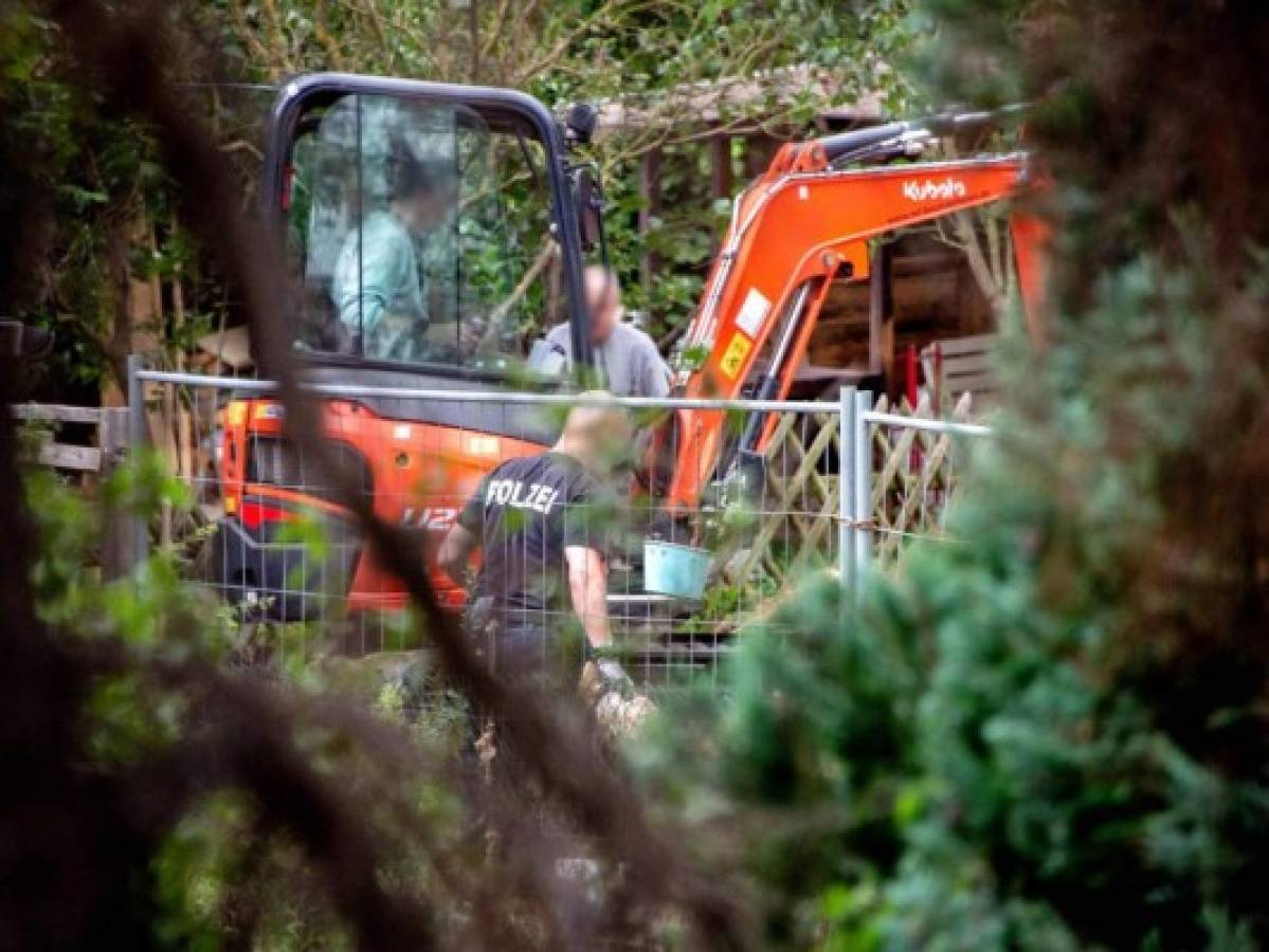 La policía excava un jardín en el marco del caso Madeleine McCain