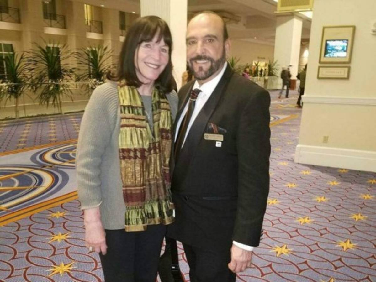 Julia Morley, directora Miss Mundo junto al hondureño Eduardo Zablah. Foto: Alexandra Rodríguez / El Heraldo.