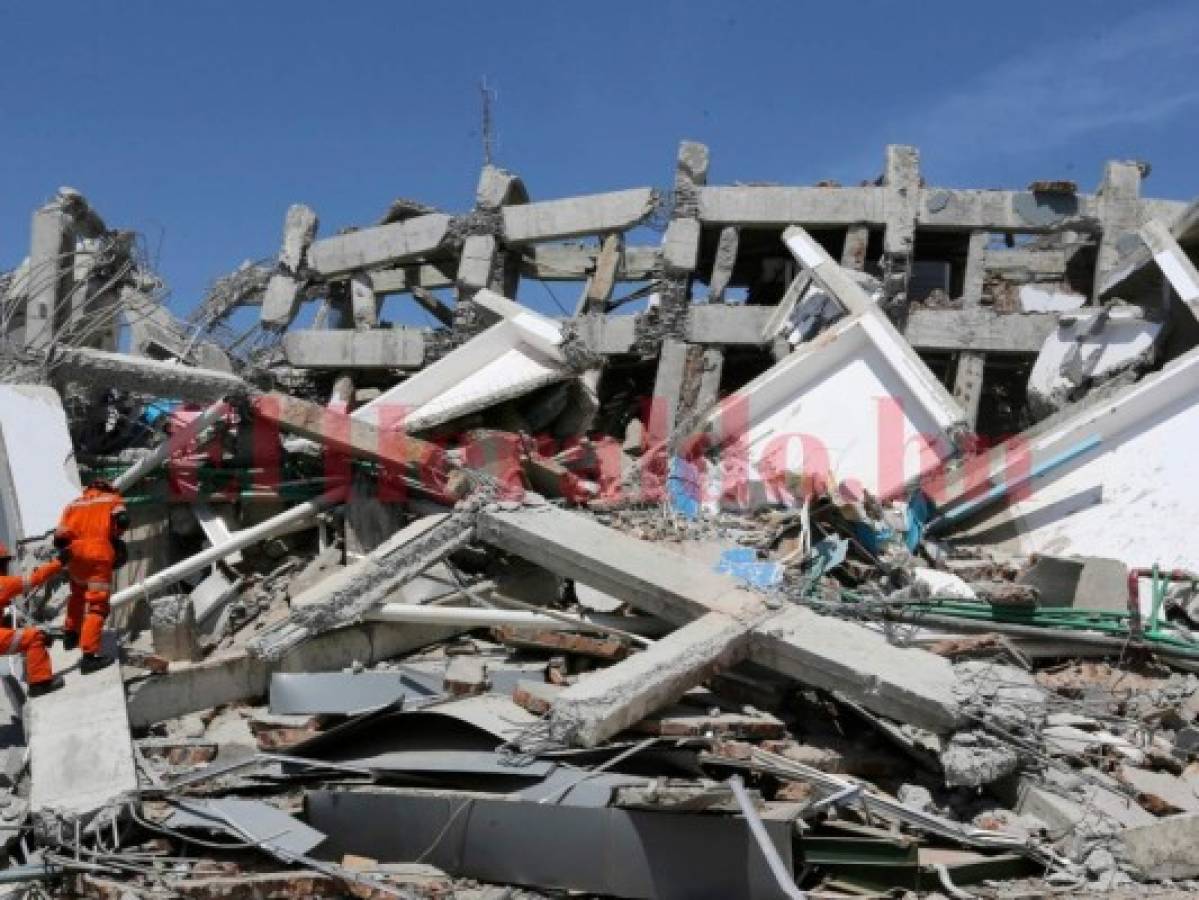 Hallan muertos 34 estudiantes de teología en iglesia de Indonesia tras sismo