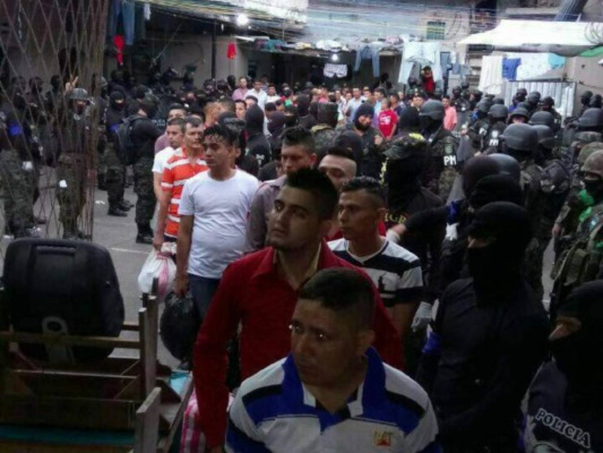 Trasladan 320 reos del centro penal de Santa Bárbara a días de su cierre