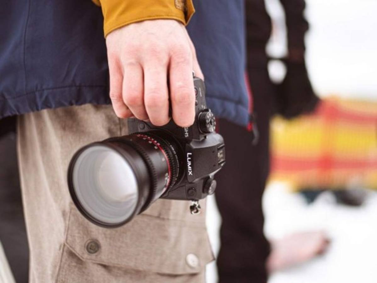 Fotoperiodista es agredido con un proyectil mientras cubría ataque juvenil en Francia