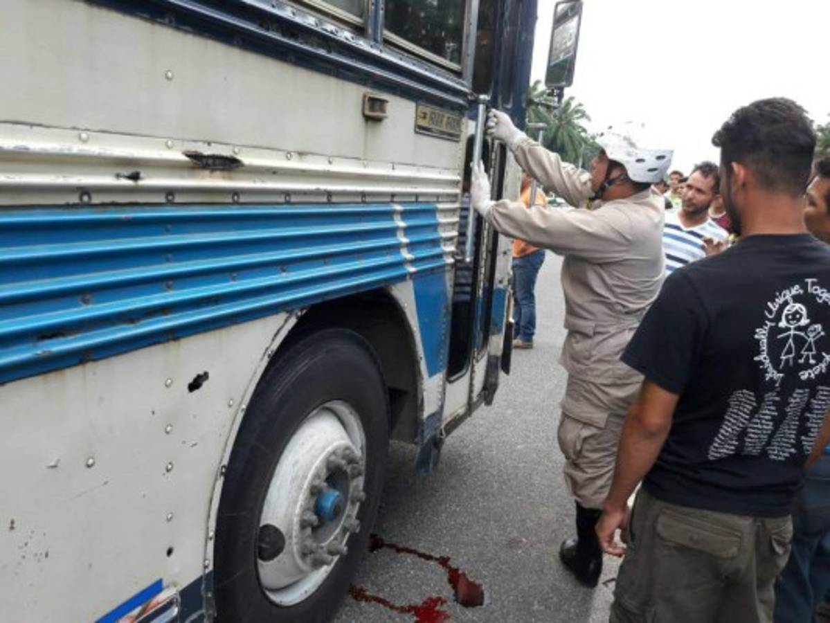 Tres muertos tras asalto de autobús en el departamento de Atlántida, Honduras