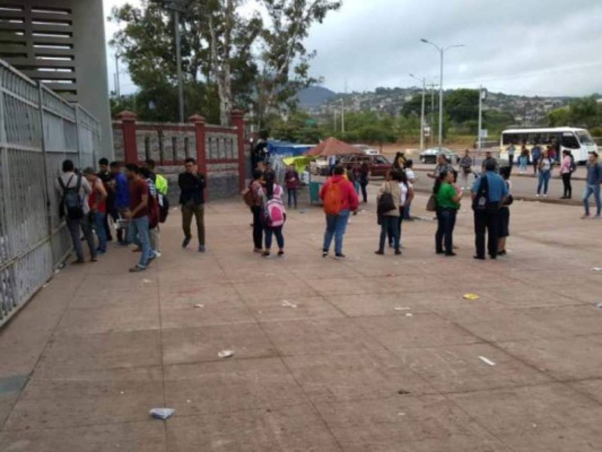 Amanece tomada la UNAH por miembros del MEU