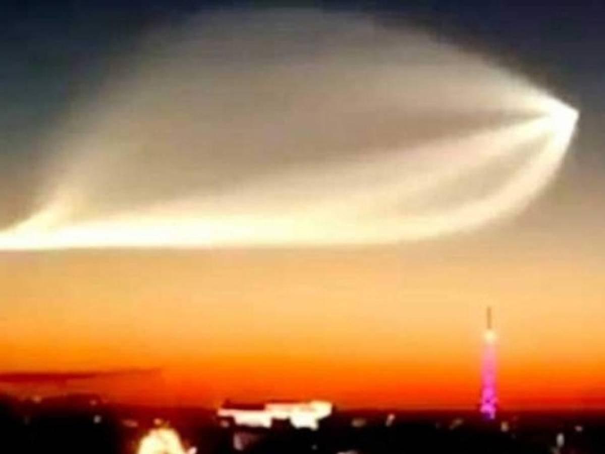 Misteriosa luz ilumina el cielo y en redes creen que ovnis vinieron a ver Rusia 2018