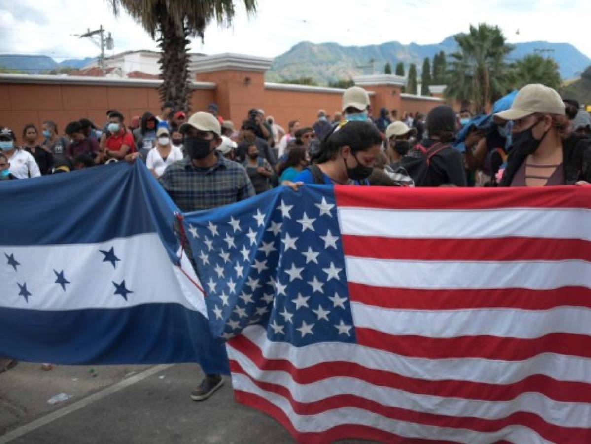 Cientos de hondureños y extranjeros parten en caravana migrante rumbo a Estados Unidos