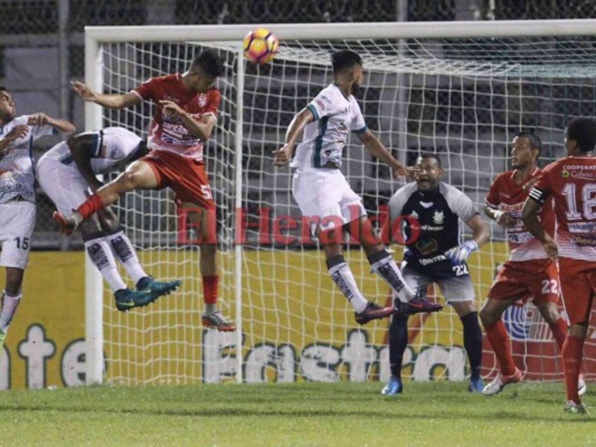 Platense remonta a la Real Sociedad y deja el último lugar