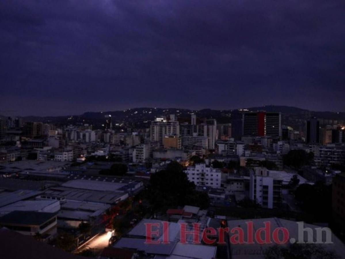 Apagón deja a oscuras a casi toda Venezuela