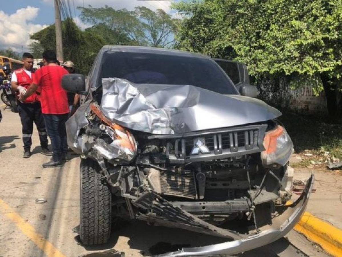 Choque entre pick up y busito deja cinco personas heridas en San Pedro Sula