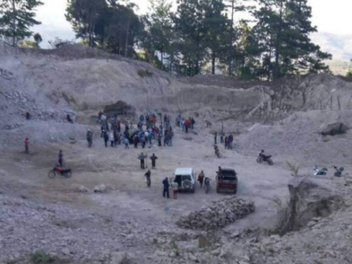 Padre e hijo mueren al caerles una piedra encima en el departamento de La Paz