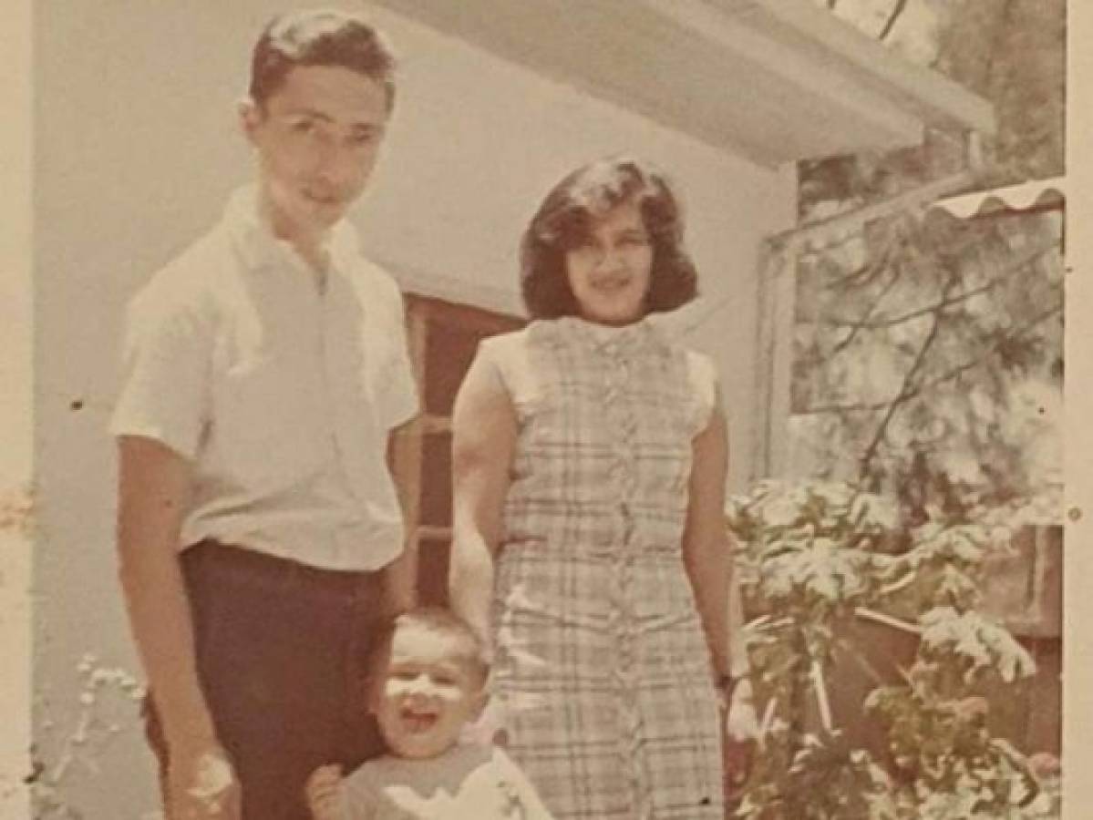 Tierno, con su padre Mario y su madre Lilia. Foto: Cortesía/El Heraldo