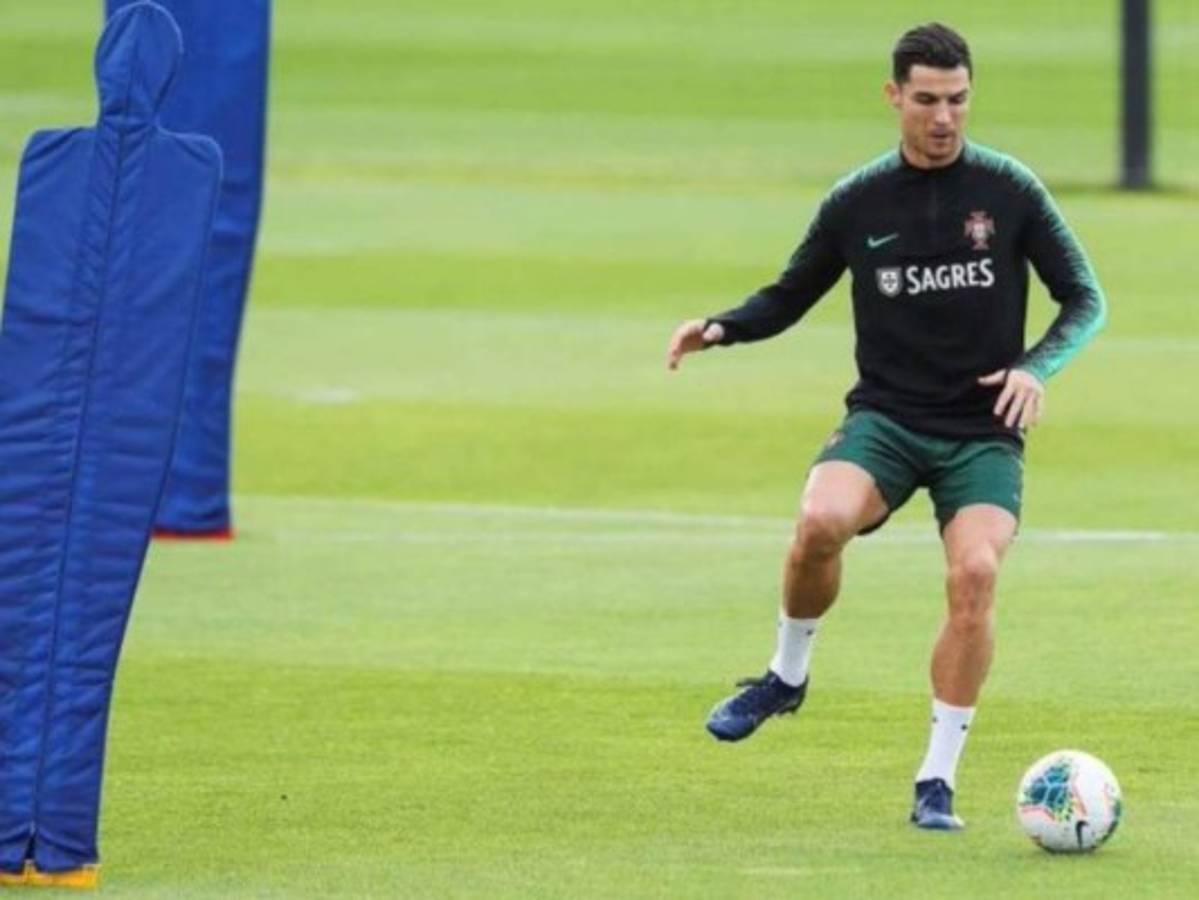 Ronaldo entrena con normalidad en una selección con muchas bajas  