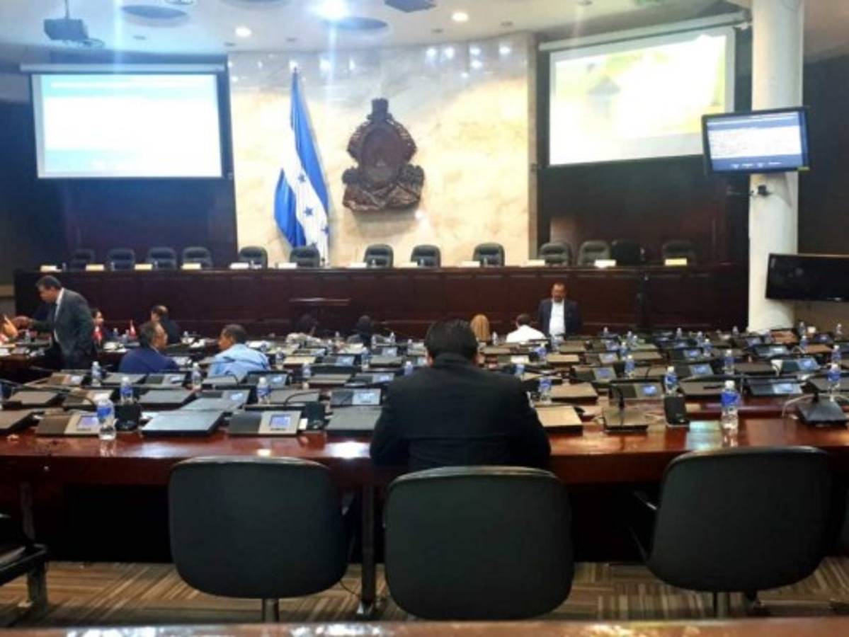 Desacuerdos entre diputados del Partido Nacional provoca su ausencia y la suspensión de sesión en el Congreso